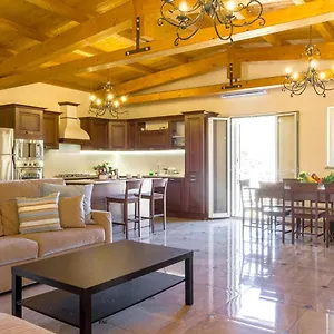 https://casa-di-nonno.taorminaitalyhotels.com
